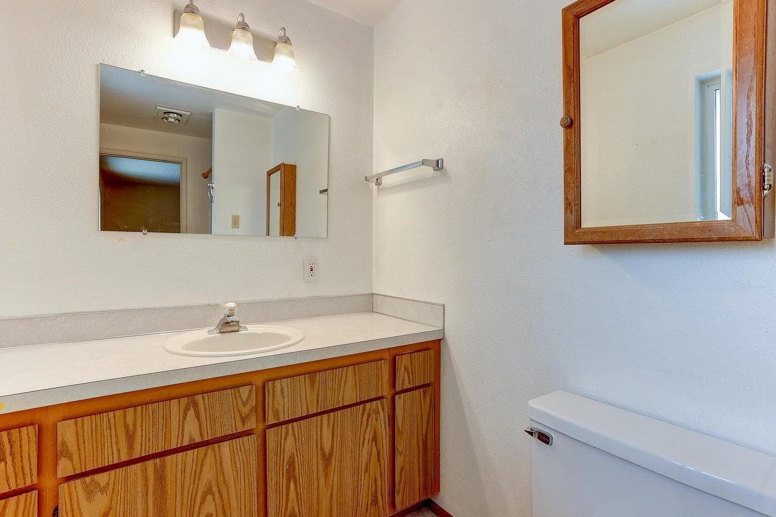 Photo of 28 NE Hillcrest Street 13 of 26