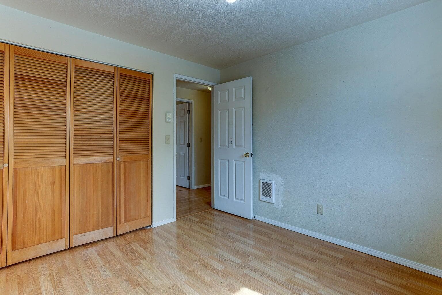 Photo of 28 NE Hillcrest Street 15 of 26