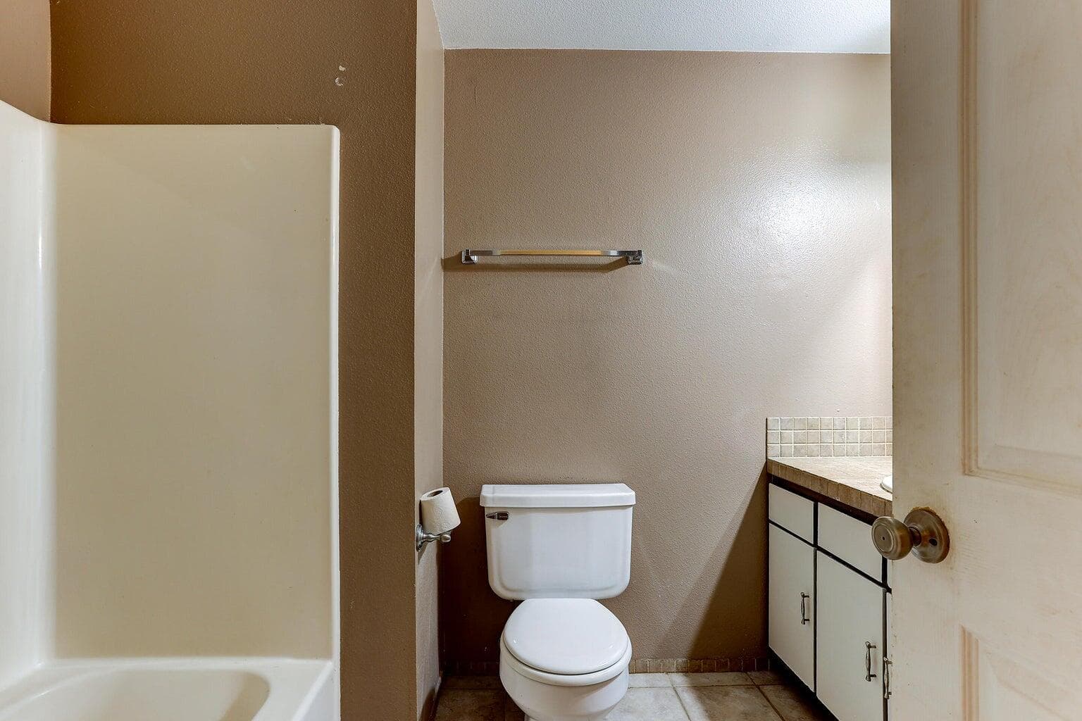 Photo of 28 NE Hillcrest Street 18 of 26
