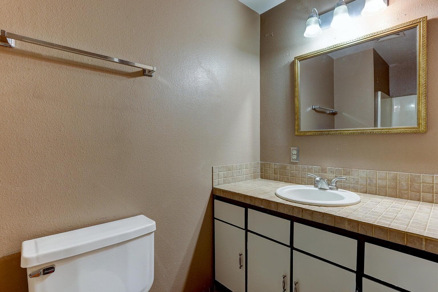 Photo of 28 NE Hillcrest Street 19 of 26