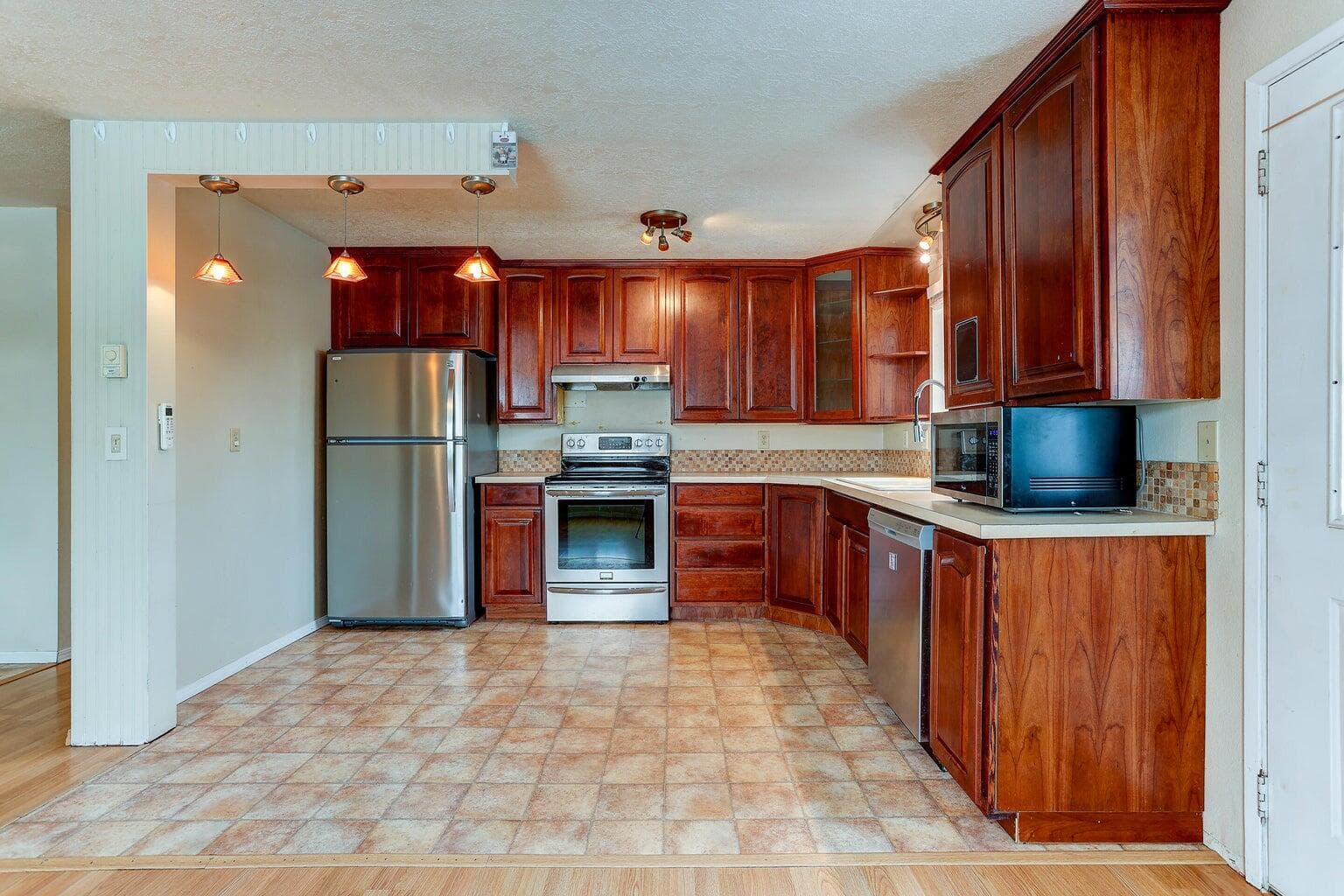 Photo of 28 Hillcrest 4 of 26