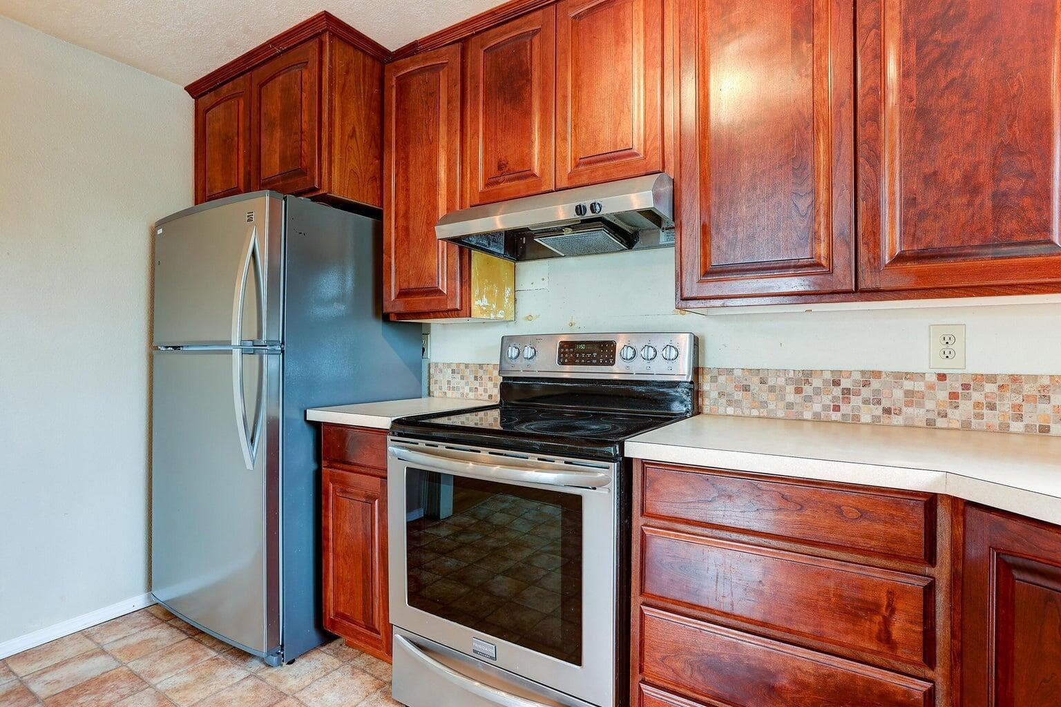 Photo of 28 NE Hillcrest Street 7 of 26
