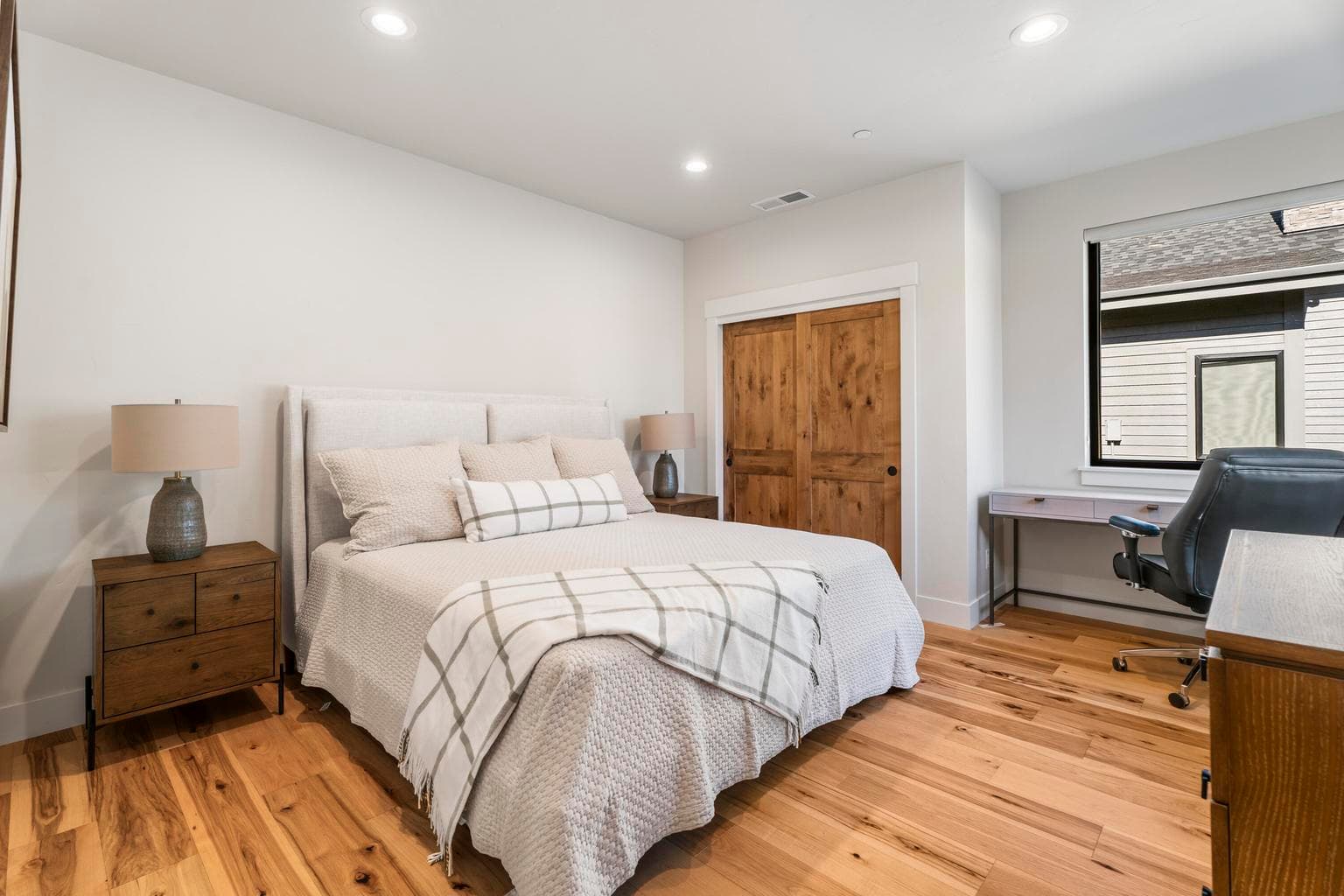 Photo of 18196 Forestbrook Loop 25 of 64