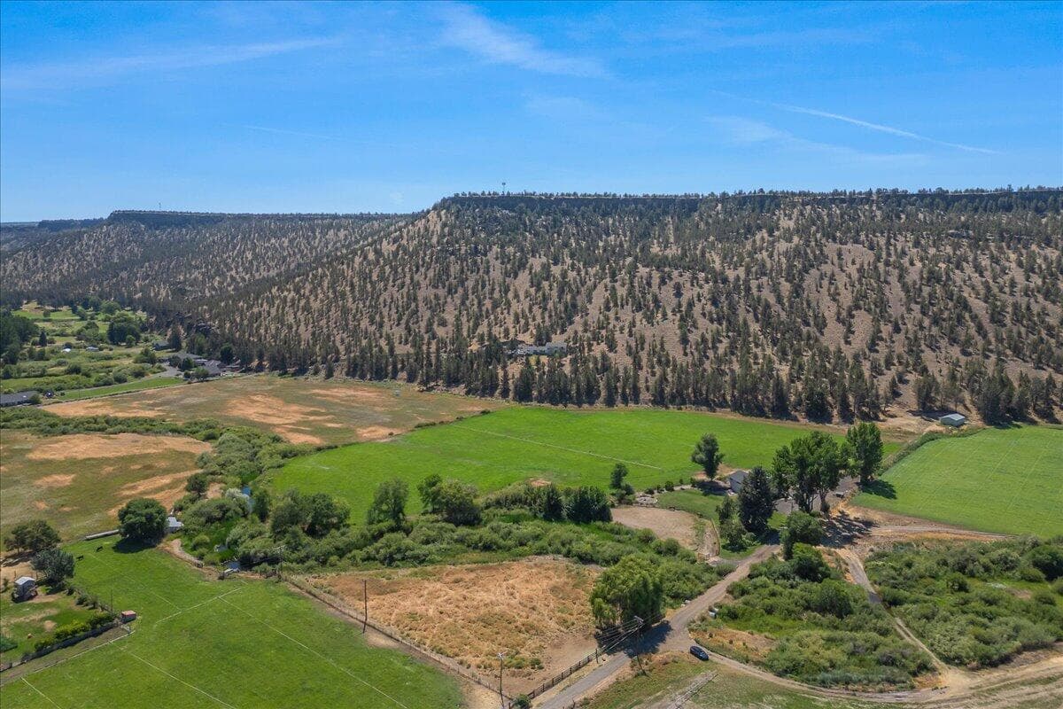Photo of 100 NE Jumping Grass Lane 46 of 56