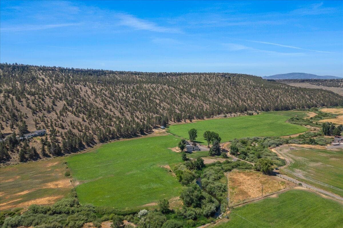 Photo of 100 NE Jumping Grass Lane 47 of 56