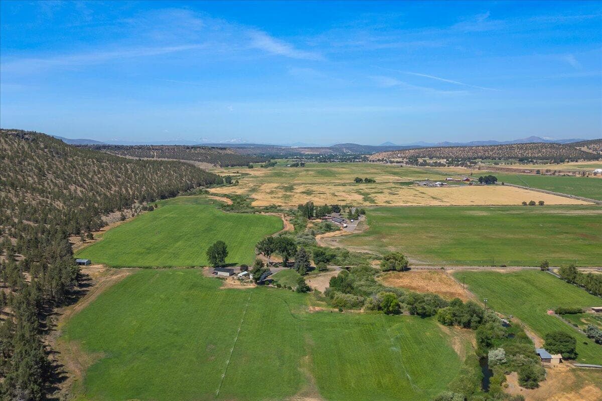 Photo of 100 NE Jumping Grass Lane 48 of 56