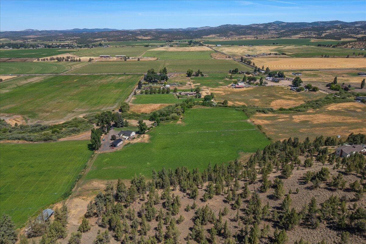 Photo of 100 NE Jumping Grass Lane 44 of 56