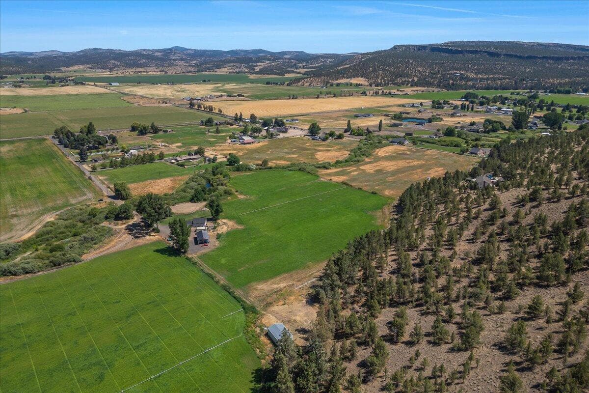 Photo of 100 NE Jumping Grass Lane 45 of 56