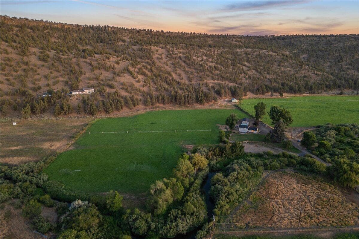 Photo of 100 NE Jumping Grass Lane 51 of 56