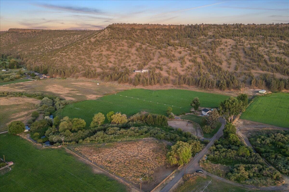 Photo of 100 NE Jumping Grass Lane 39 of 56