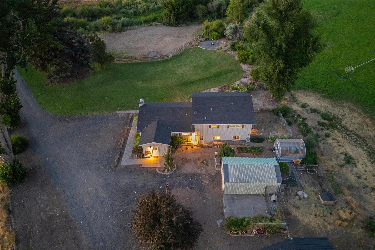 Photo of 100 NE Jumping Grass Lane 41 of 56