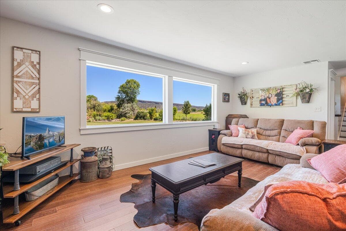Photo of 100 NE Jumping Grass Lane 10 of 56