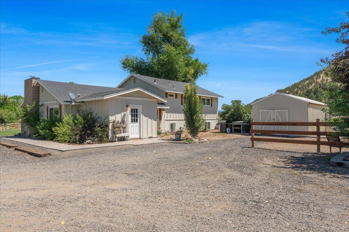 Photo of 100 NE Jumping Grass Lane 27 of 56
