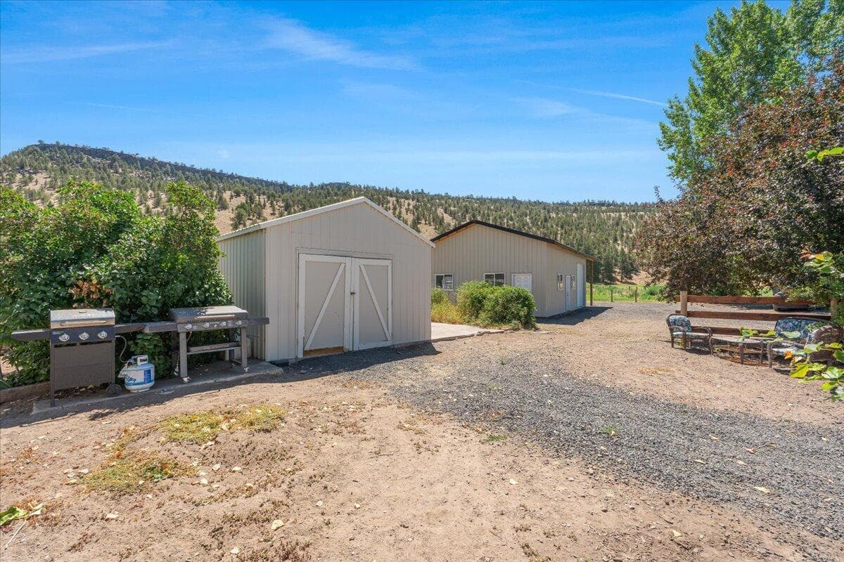 Photo of 100 NE Jumping Grass Lane 28 of 56
