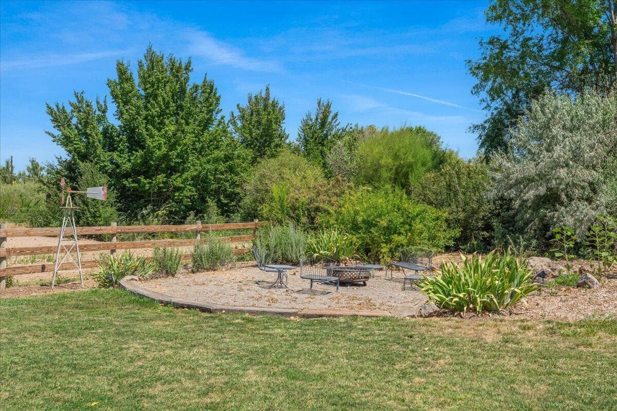 Photo of 100 NE Jumping Grass Lane 37 of 56