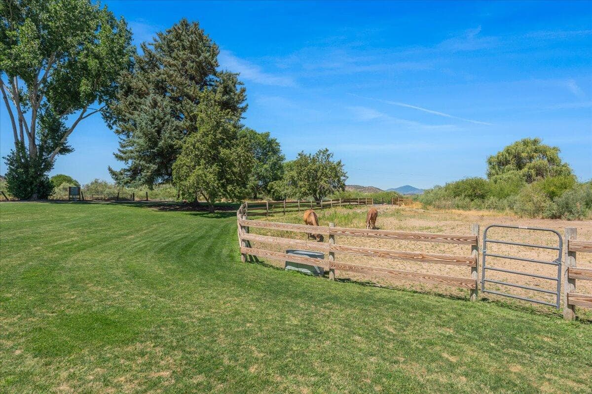 Photo of 100 NE Jumping Grass Lane 38 of 56