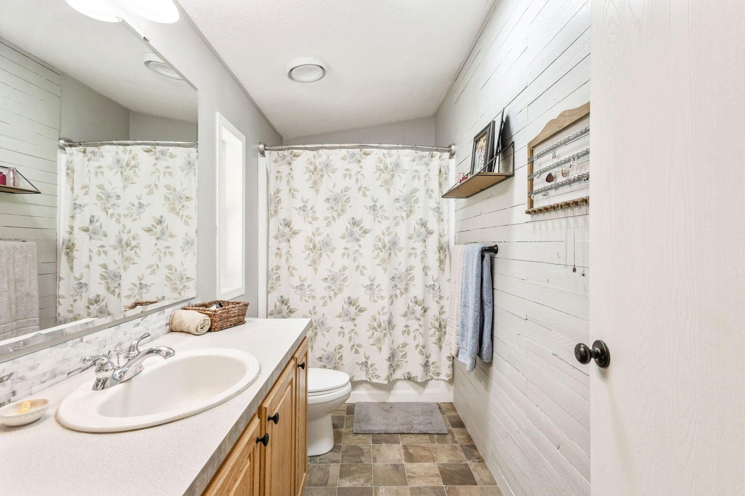 Photo of 16133 Del Pino Drive 17 of 36