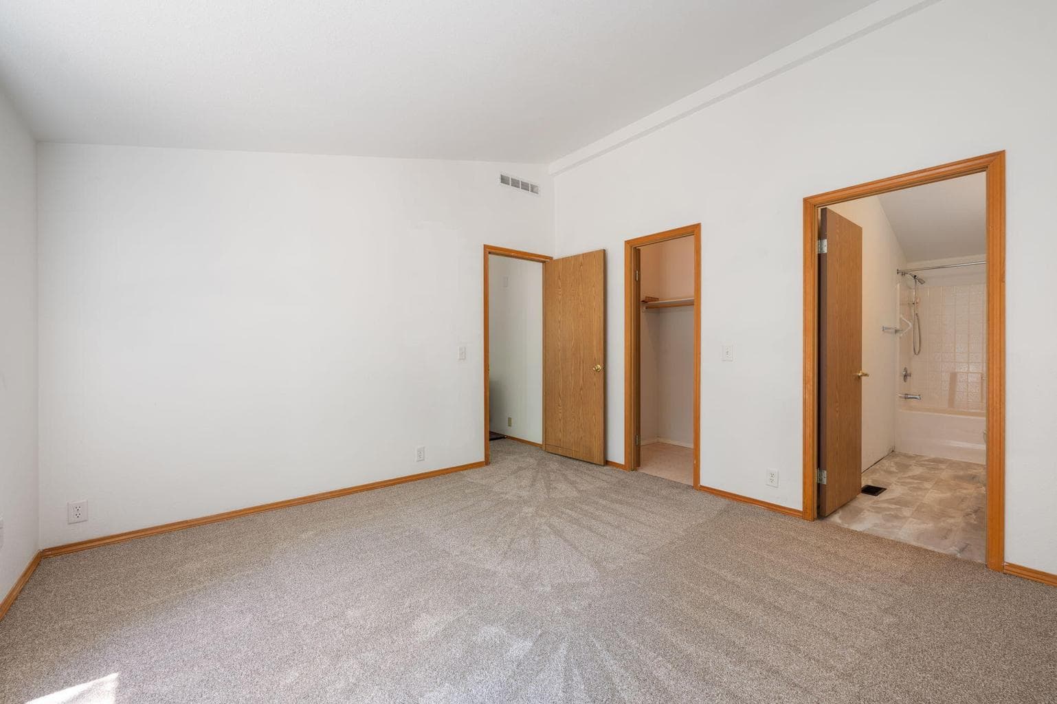 Photo of 15660 Woodgreen Court 17 of 39