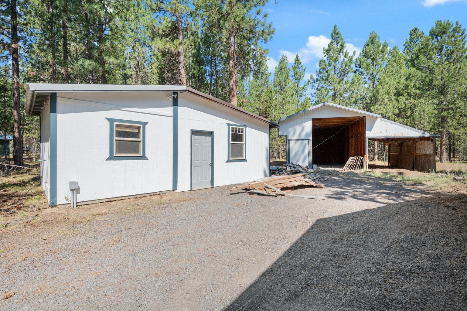 Photo of 15660 Woodgreen Court 6 of 39