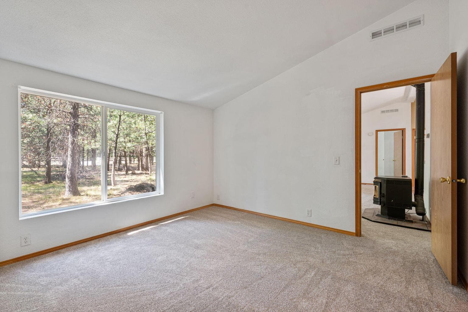 Photo of 15660 Woodgreen Court 16 of 39
