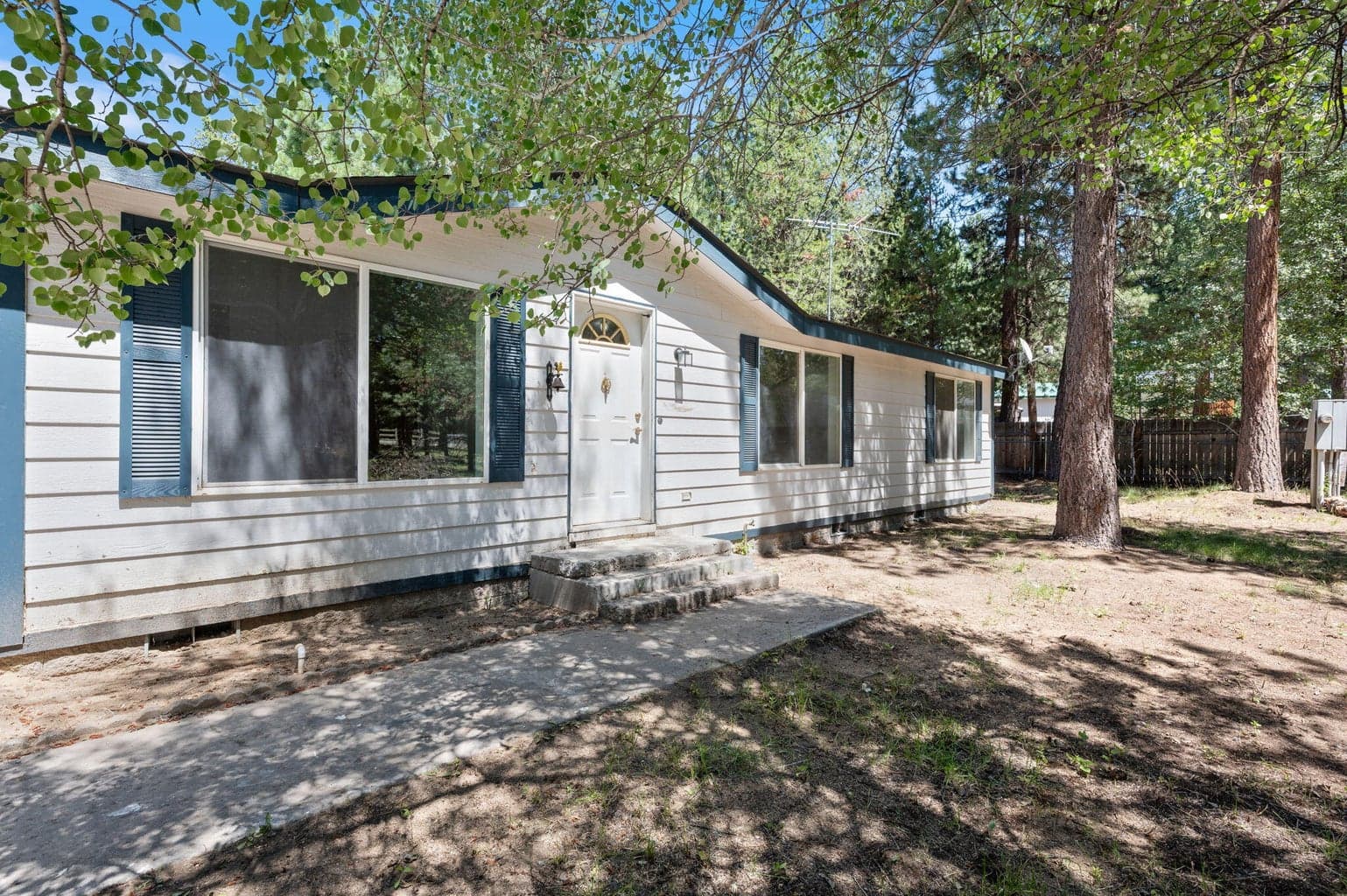 Photo of 15660 Woodgreen Court 4 of 39