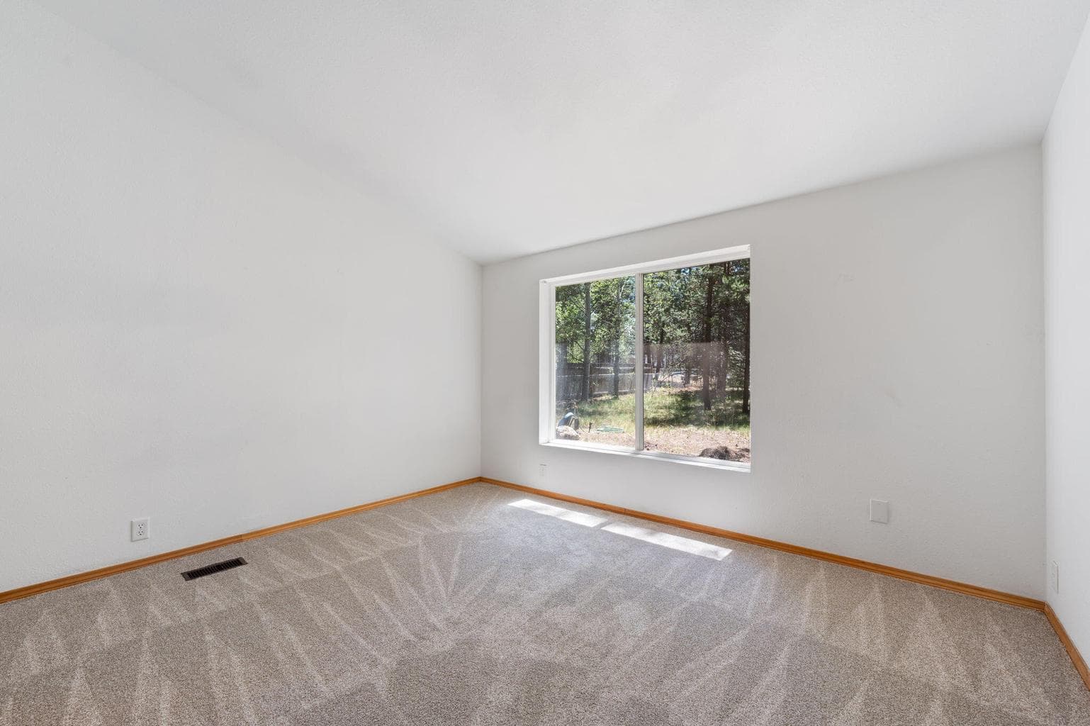 Photo of 15660 Woodgreen Court 19 of 39