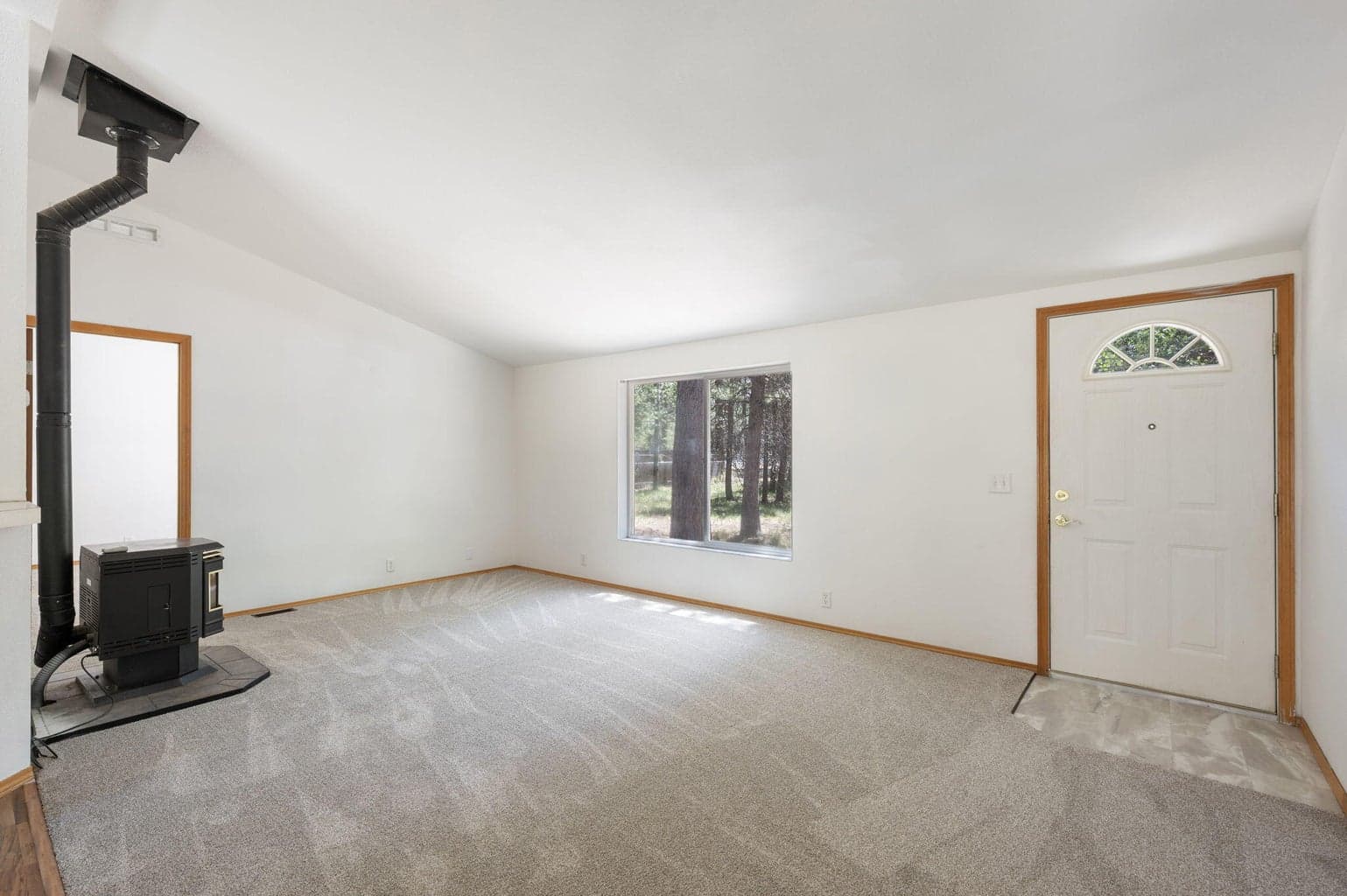 Photo of 15660 Woodgreen Court 7 of 39