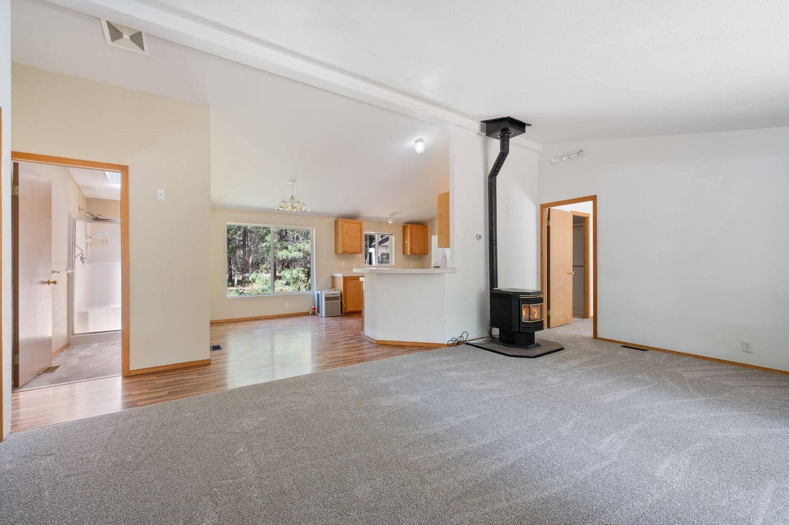 Photo of 15660 Woodgreen Court 8 of 39