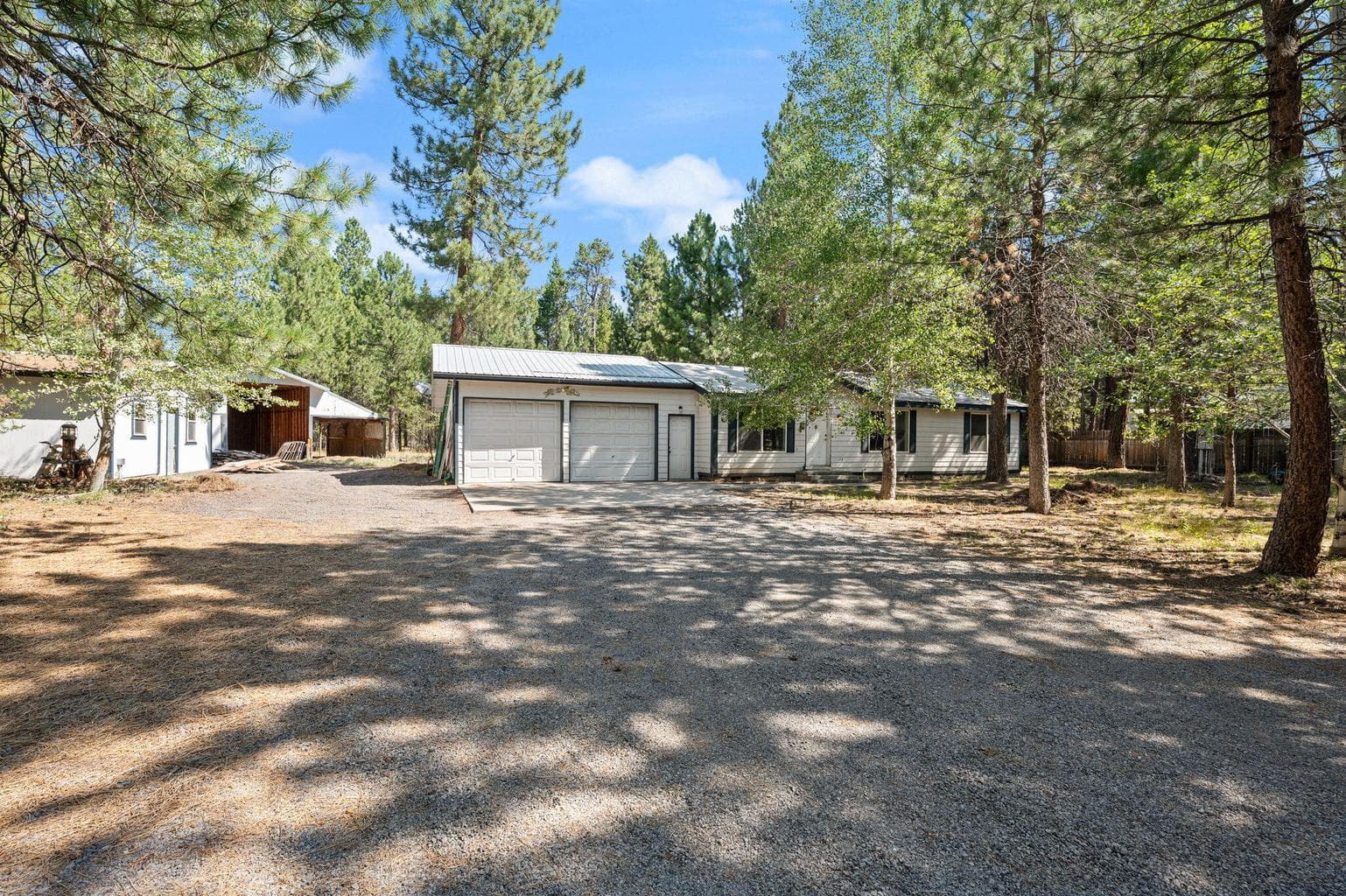 Photo of 15660 Woodgreen Court 1 of 39