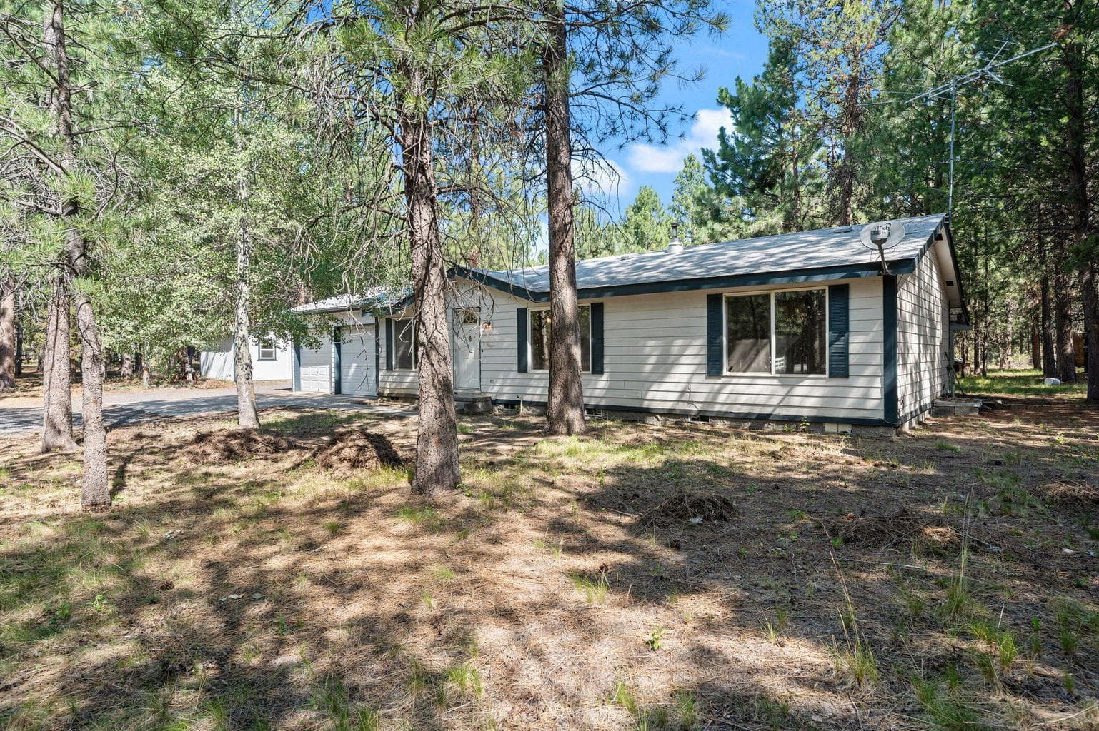 Photo of 15660 Woodgreen Court 3 of 39