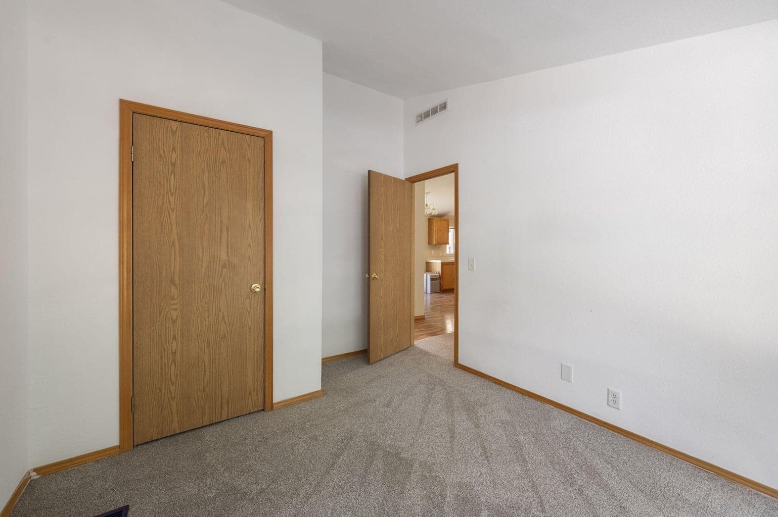 Photo of 15660 Woodgreen Court 14 of 39
