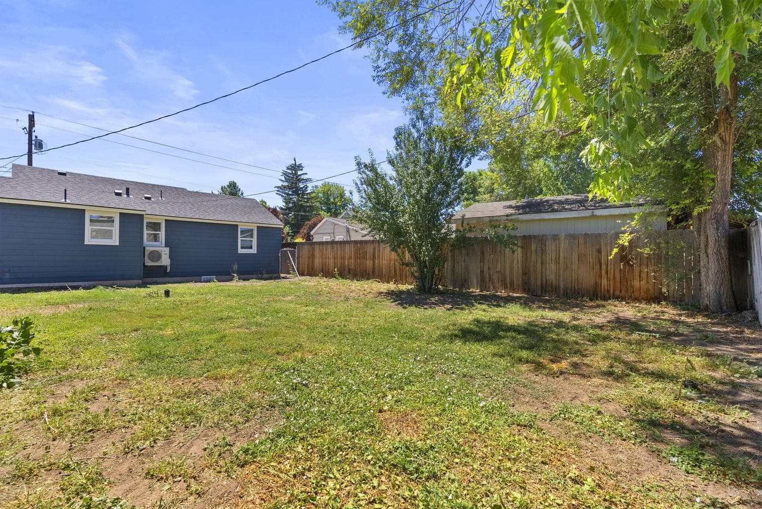 Photo of 635 NW 2nd Street 8 of 23