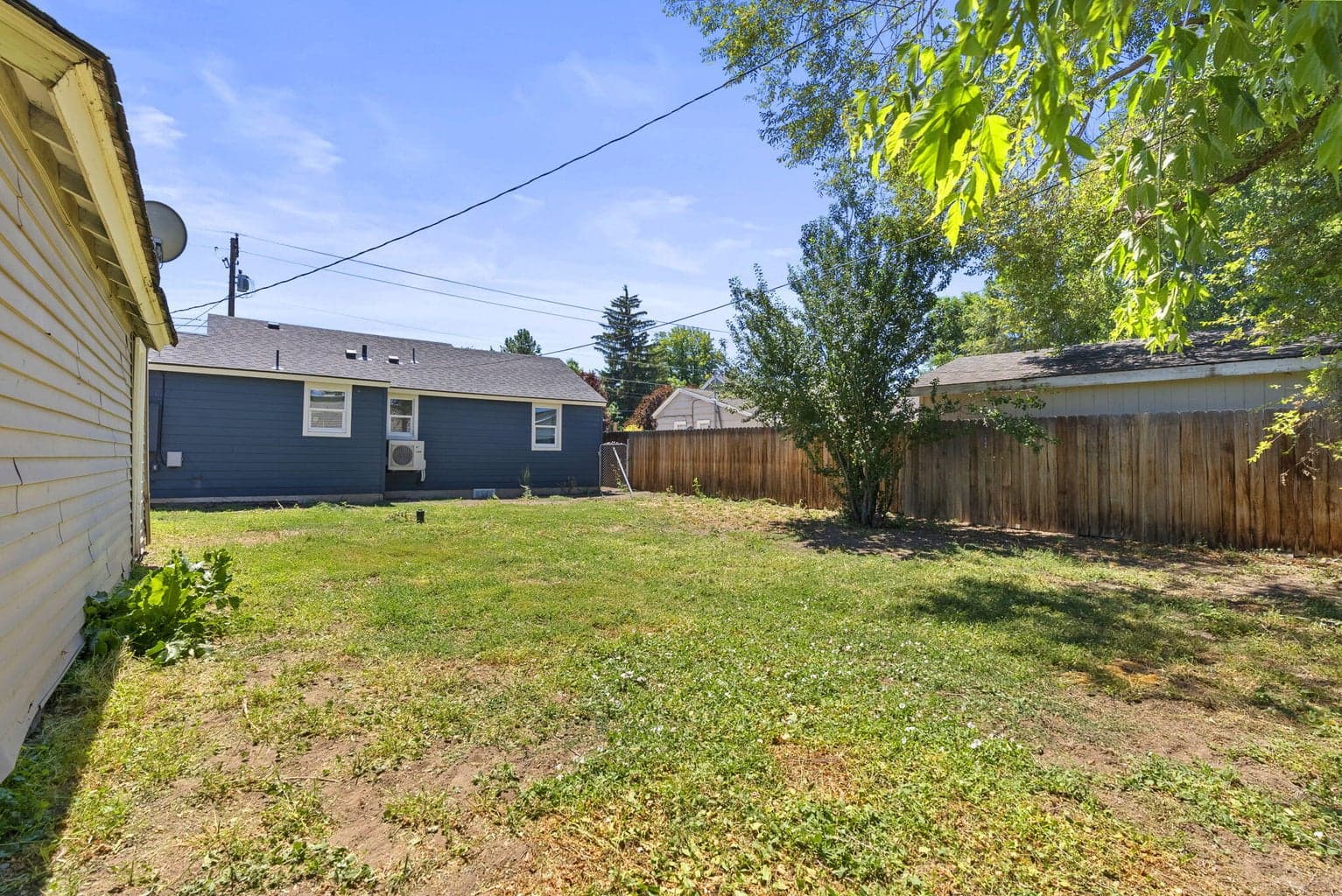 Photo of 635 NW 2nd Street 9 of 23