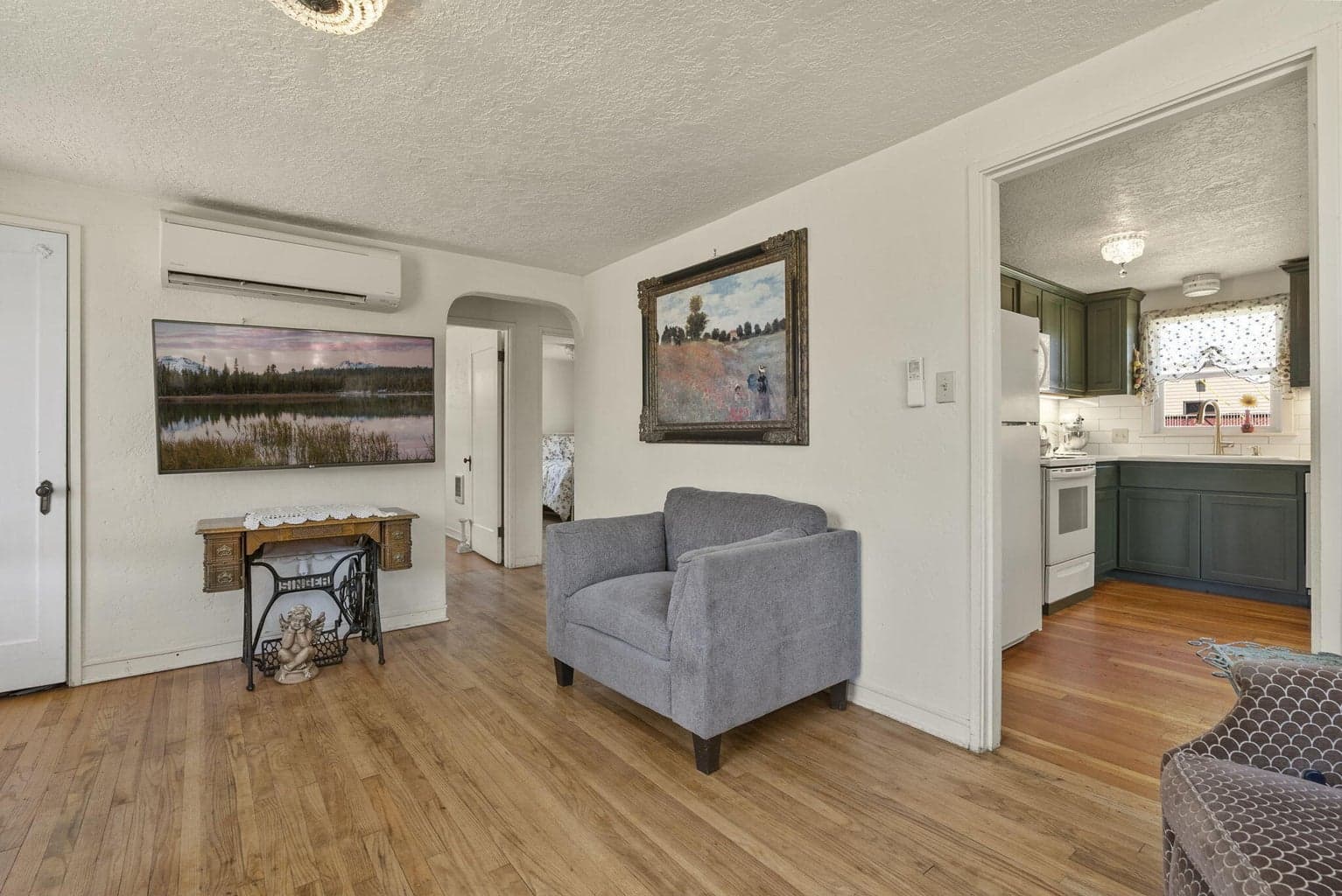 Photo of 635 NW 2nd Street 11 of 23
