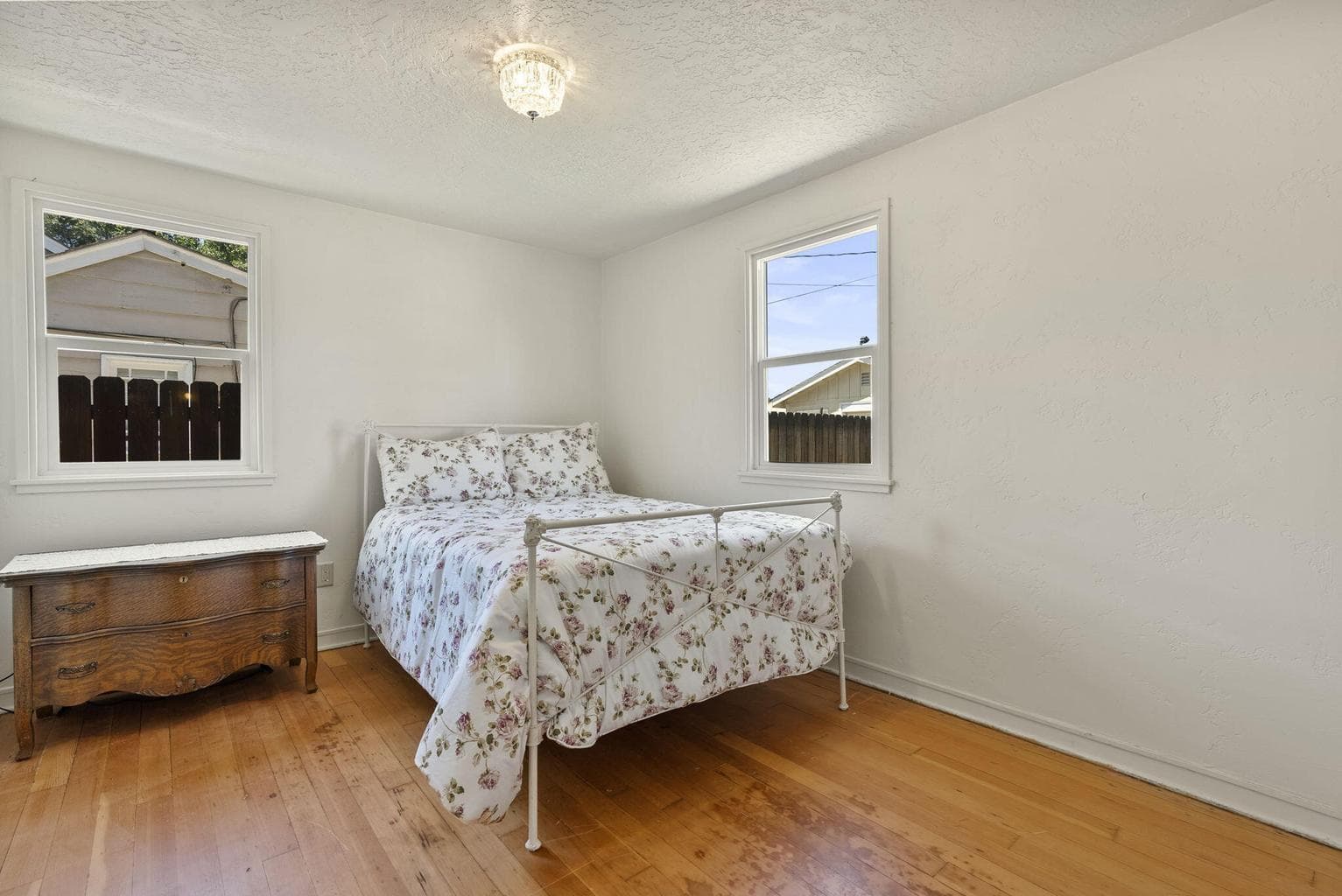 Photo of 635 NW 2nd Street 15 of 23