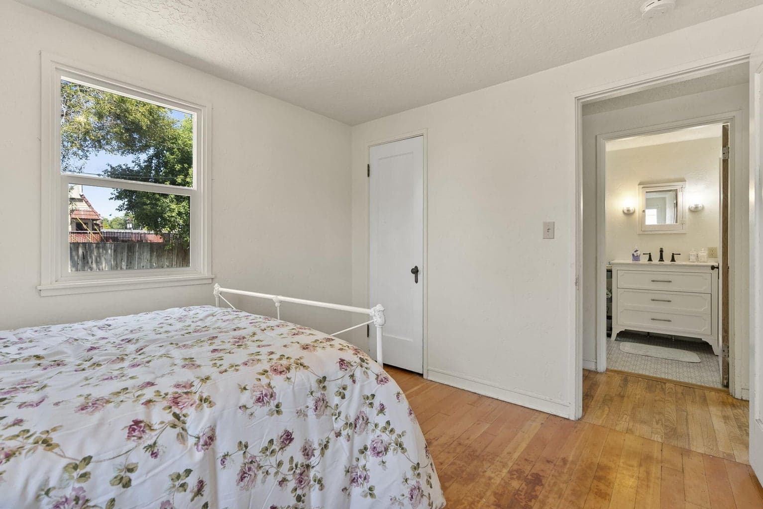 Photo of 635 NW 2nd Street 16 of 23