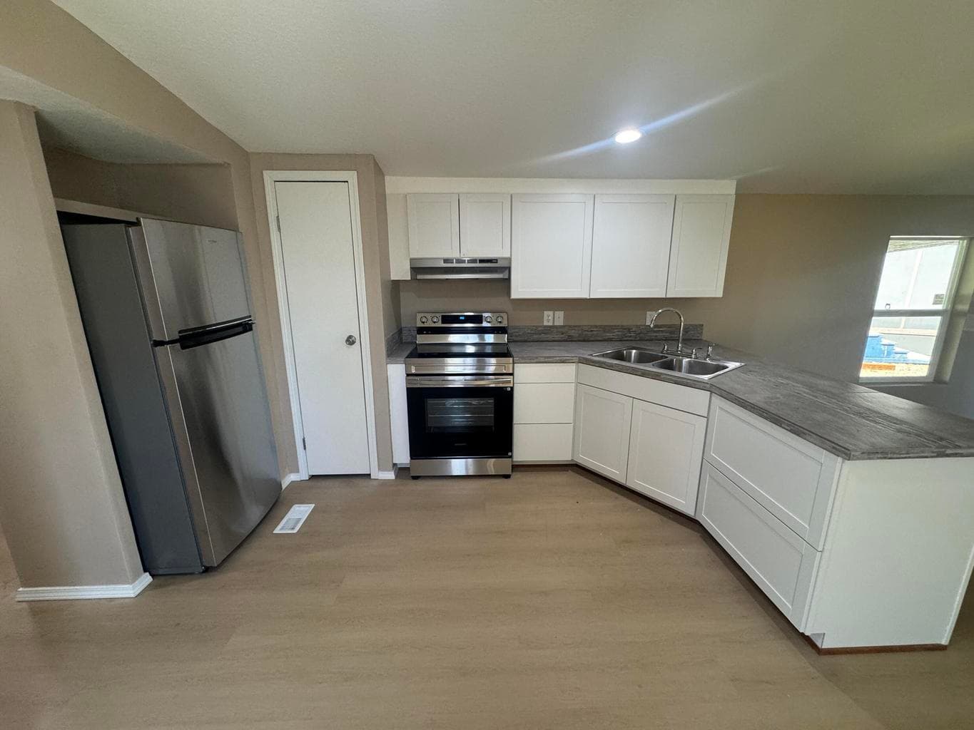 Photo of 528 17th 3 of 19