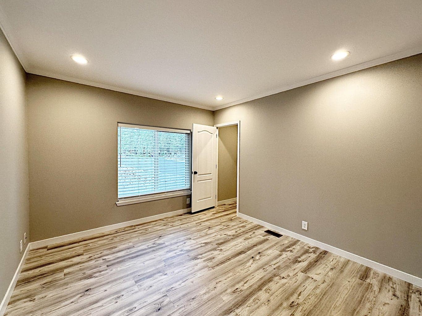 Photo of 61170 Chuckanut Drive 25 of 45