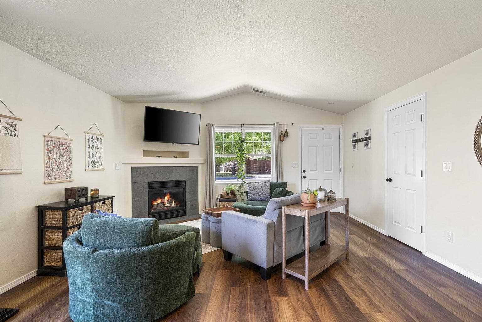 Photo of 61113 Larkspur 5 of 25