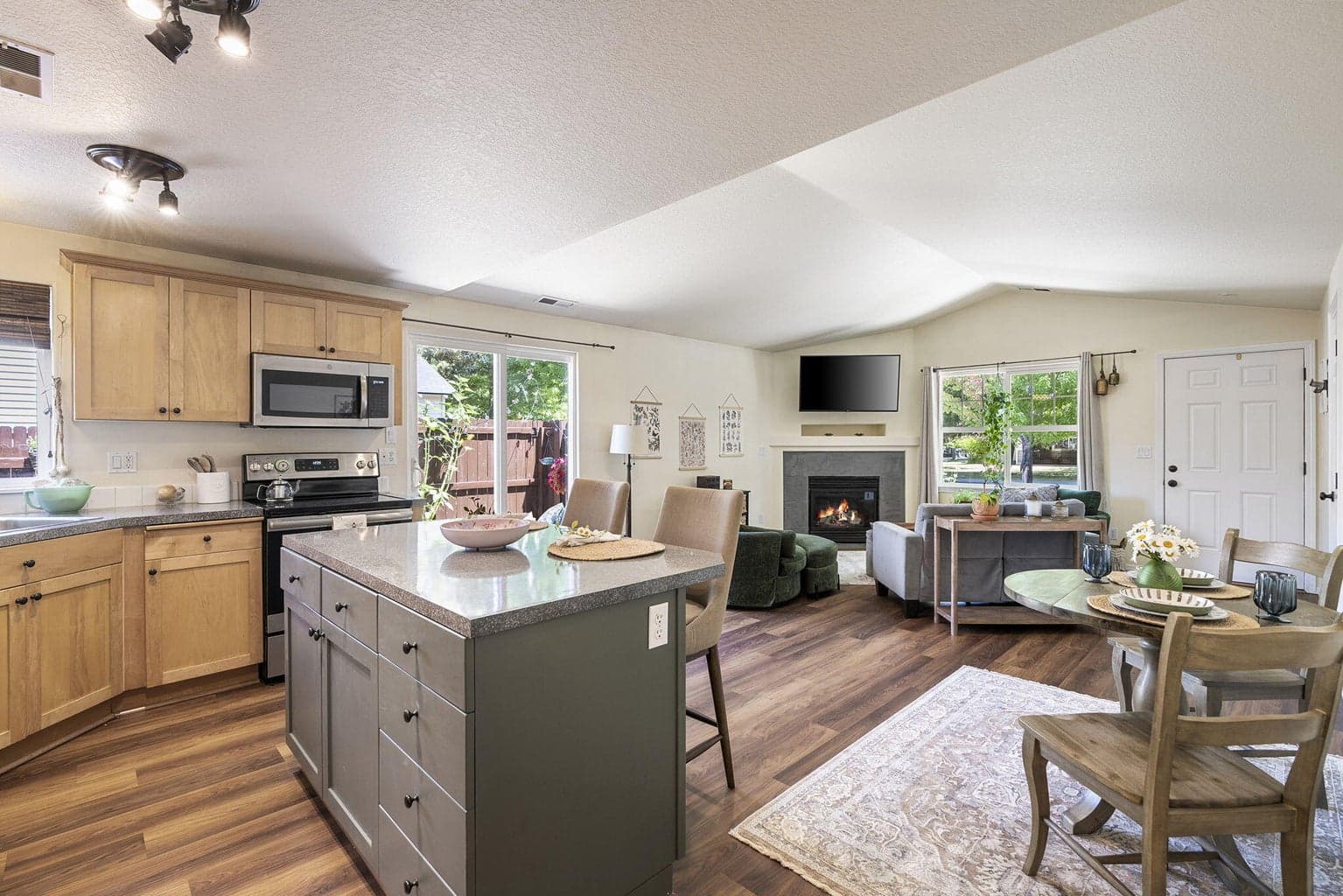 Photo of 61113 Larkspur Loop 9 of 25