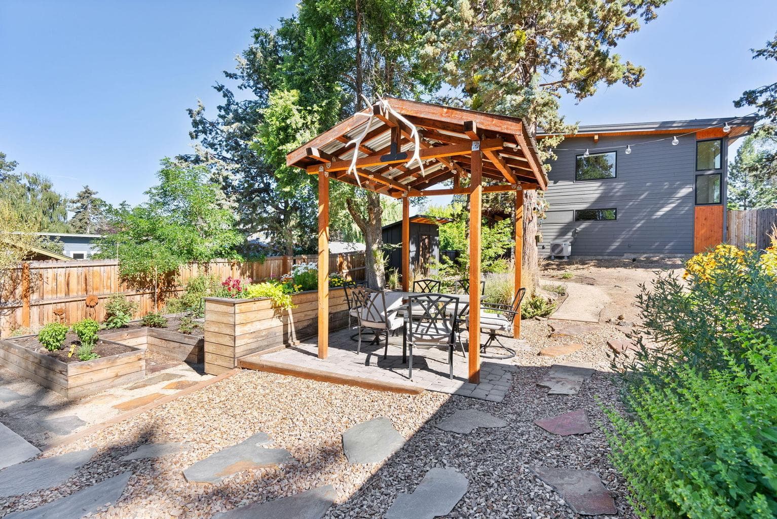 Photo of 664 NE Quimby Avenue 24 of 53