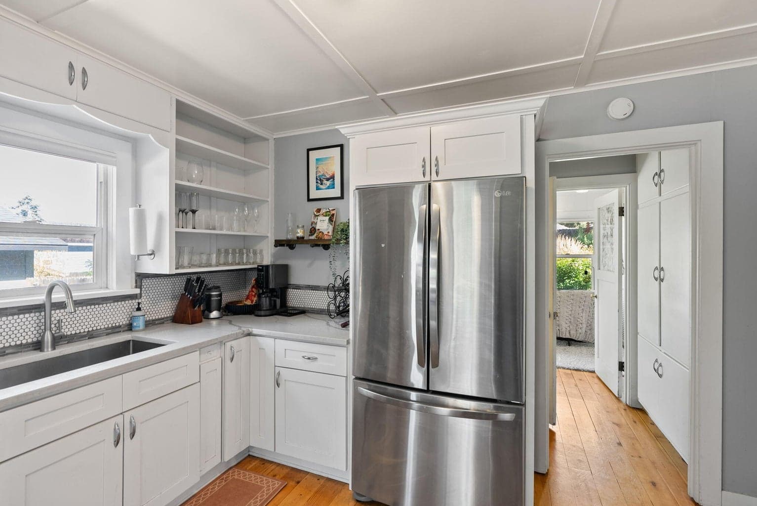 Photo of 664 NE Quimby Avenue 10 of 53