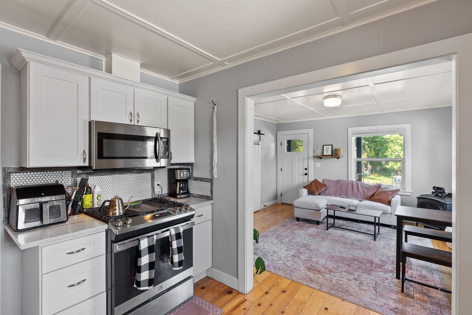 Photo of 664 NE Quimby Avenue 9 of 53