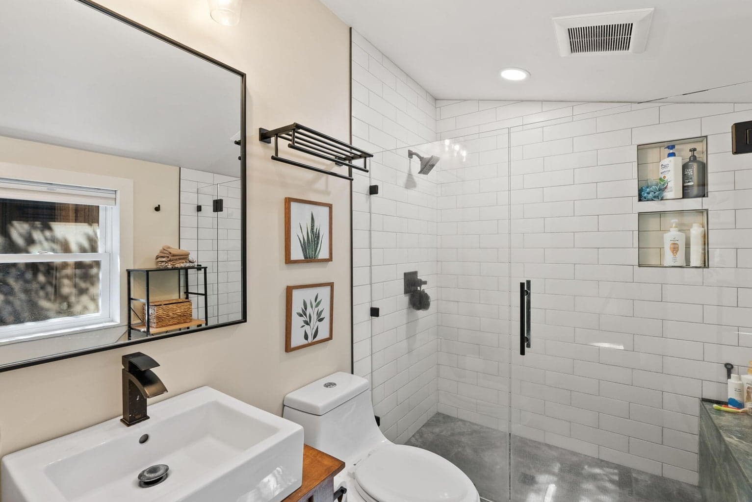 Photo of 664 NE Quimby Avenue 14 of 53