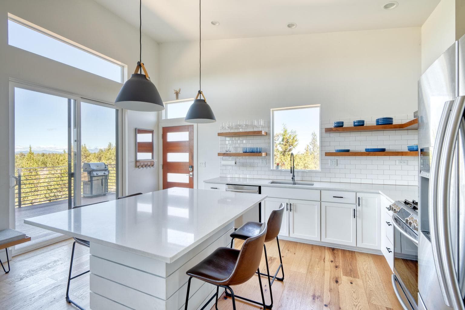 Kitchen with large island
