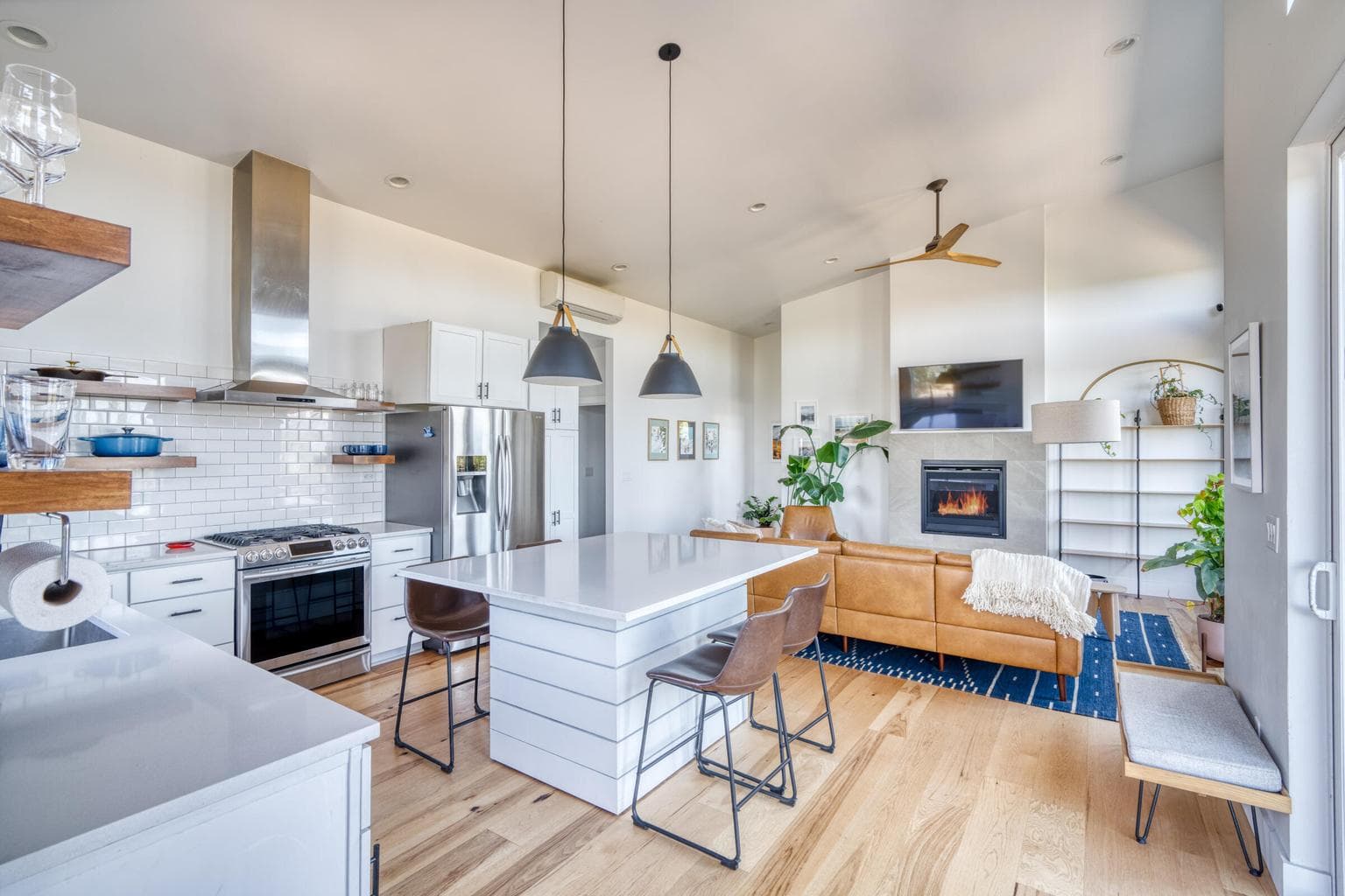 Kitchen with large island