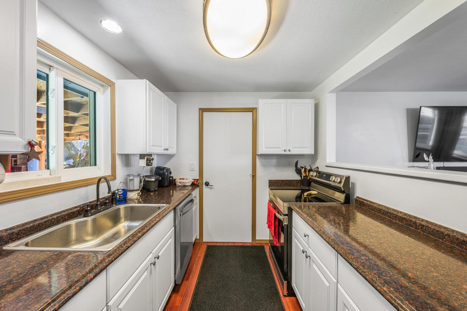 Photo of 552 SE Holly Street 6 of 28