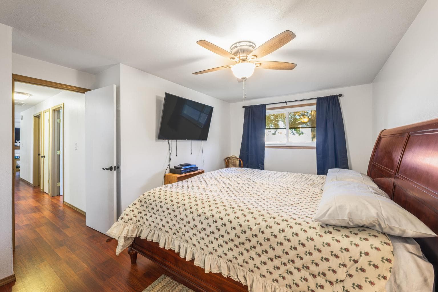 Photo of 552 SE Holly Street 9 of 28