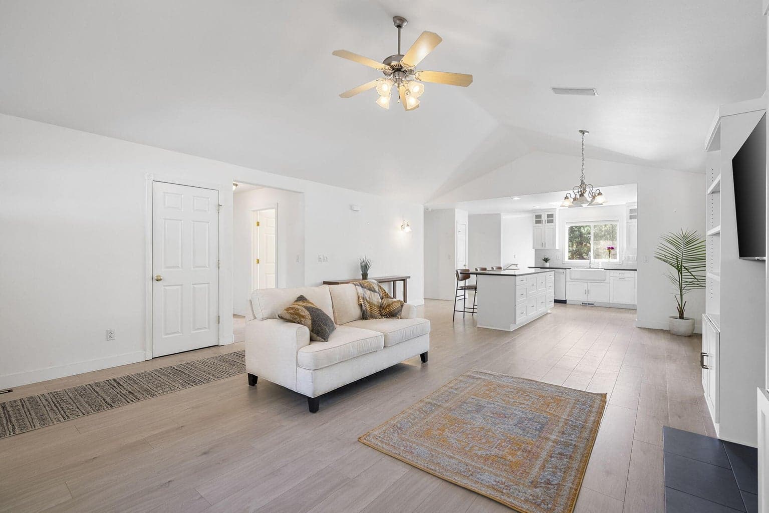 Photo of 2571 NW Monterey Pines Drive 8 of 33