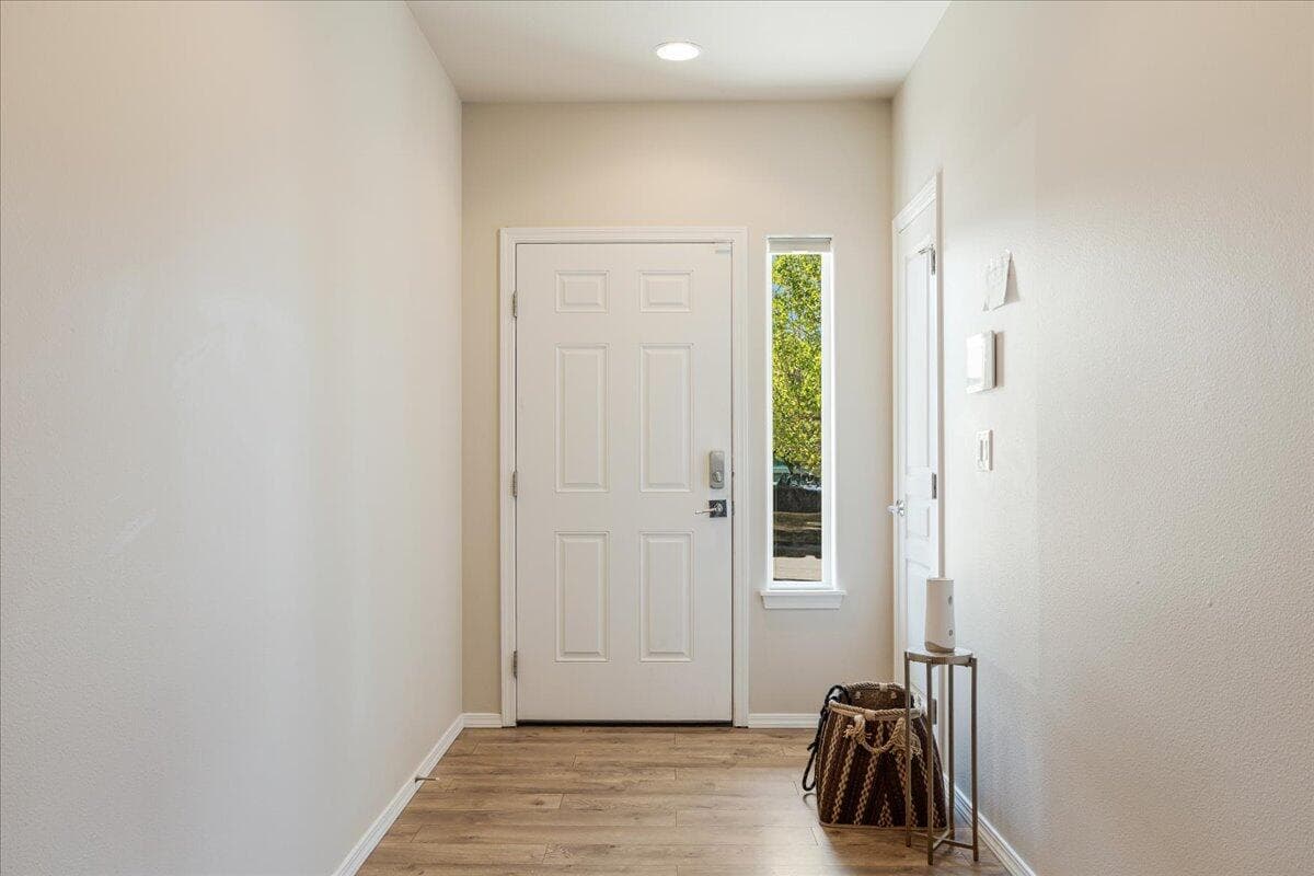 WIde Entry Hall